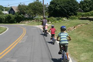 De fiets ploeg, helm is hier verplicht voor de kinderen.jpg
